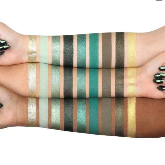NEW- Huda Beauty Emerald Obsessions Palette - Picture 3 of 4